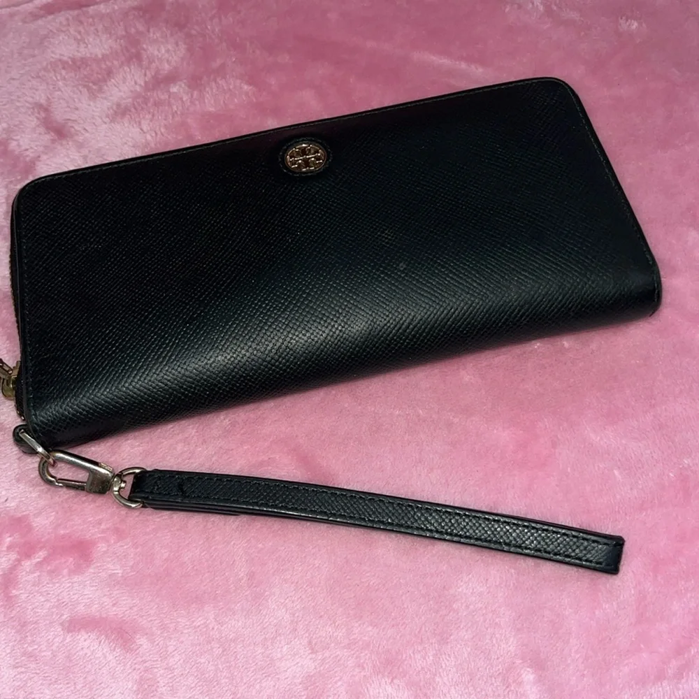 Tory Burch Perry Zip Passport Continental Wallet Wristlet EUC
